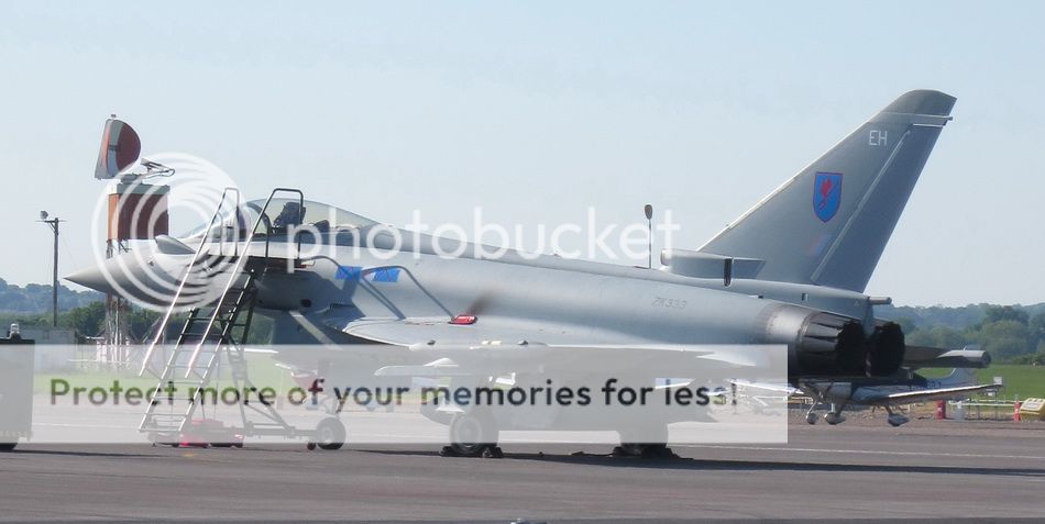 http://i478.photobucket.com/albums/rr141/Deetektor/Airshow%20pics%202012/Typhoon1.jpg